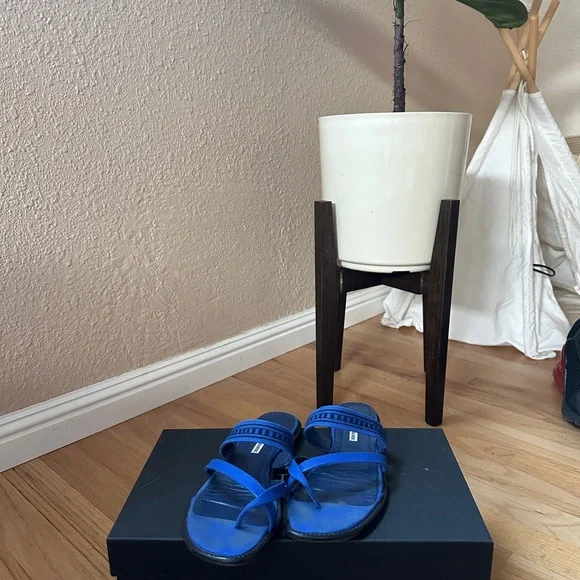💙💙Manolo Blahnik Sandals💙💙 - Picture 3 of 3